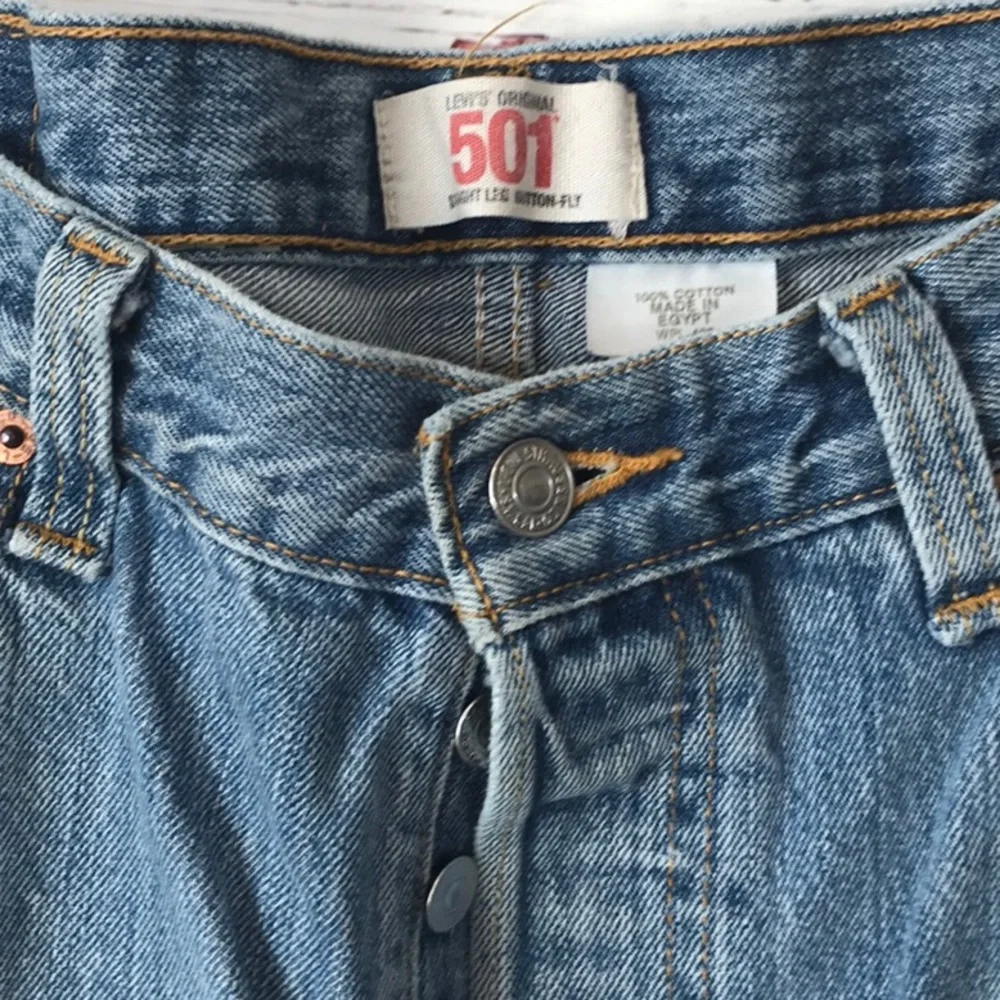 Vintage Levi’s 501 button fly jeans strait leg